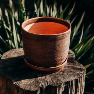Doniczka gliniana z podstawką 18 cm brązowa. Glina z Podlasia